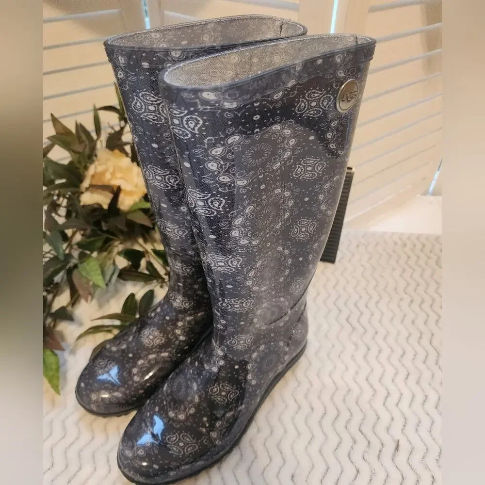 UGG SHAYE TALL BANDANA PAISLEY BLUE RAIN BOOTS SIZE 7